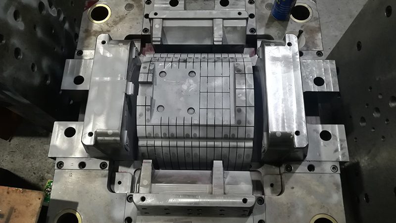 成都橡胶模具：用途分类解析与应用场景